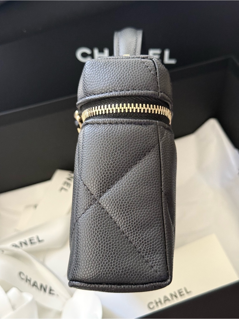 CHANEL Slim Vanity Top Handle With removable gold strap. - Picture 5 of 11